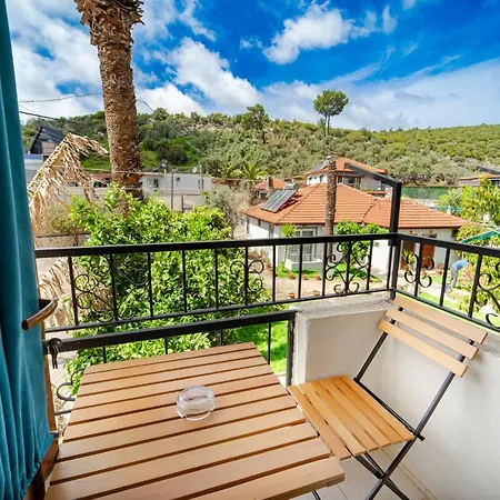 Flower Bed and Breakfast 4*