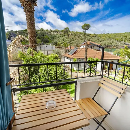 Flower Bed and Breakfast Πάταρα