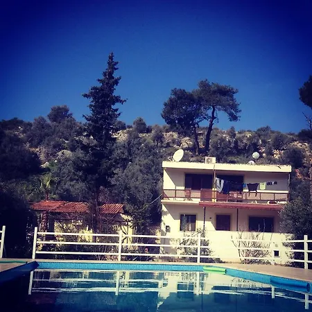 Flower Bed and Breakfast Πάταρα