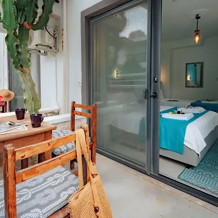Flower Bed & Breakfast 4*