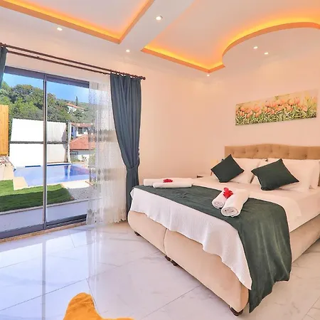 לינה וארוחת בוקר Flower פטארה