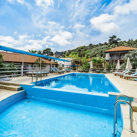 לינה וארוחת בוקר Flower 4*